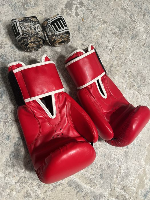 Боксерские перчатки