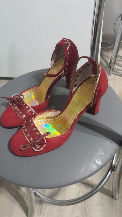 Продам туфли  размеры 37