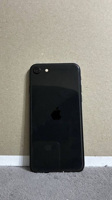 Продам iPhone SE 2020