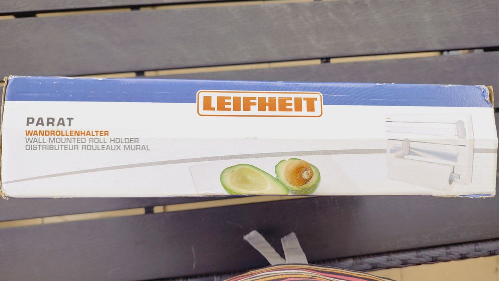 Стенен държач за кухненска хартия и два вида фолио