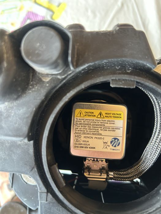 Ксенонов фар за Dodge challenger