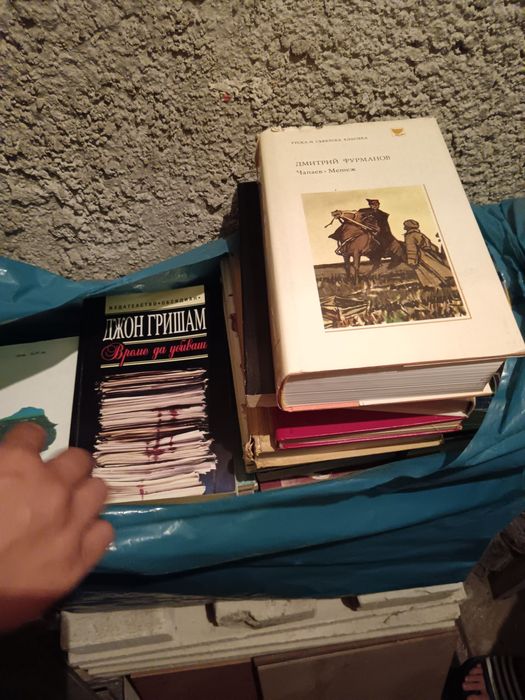 Подаряват се стари книги