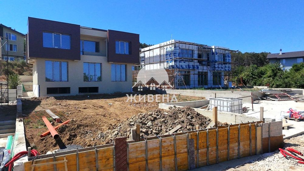 Нова триетажна къща, м-т Акчелар, РЗП: 240 кв.м, двор: 520 кв.м