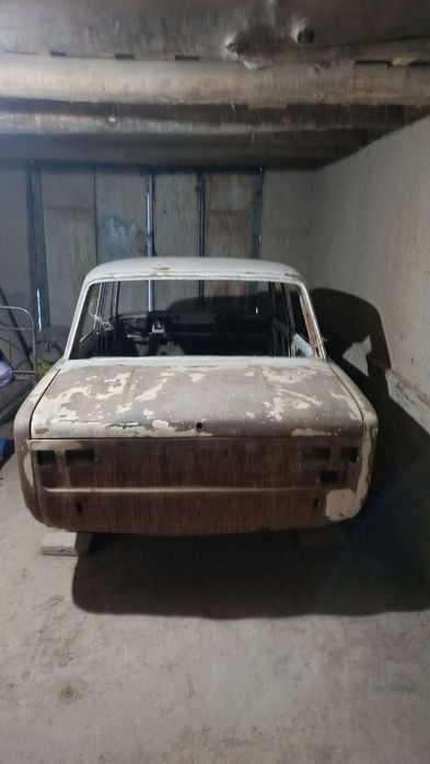Vaz 21011 kuzof sotiladi