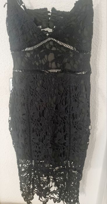 Черна дантелена рокля