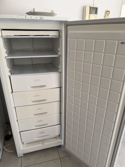 Продам морозильник