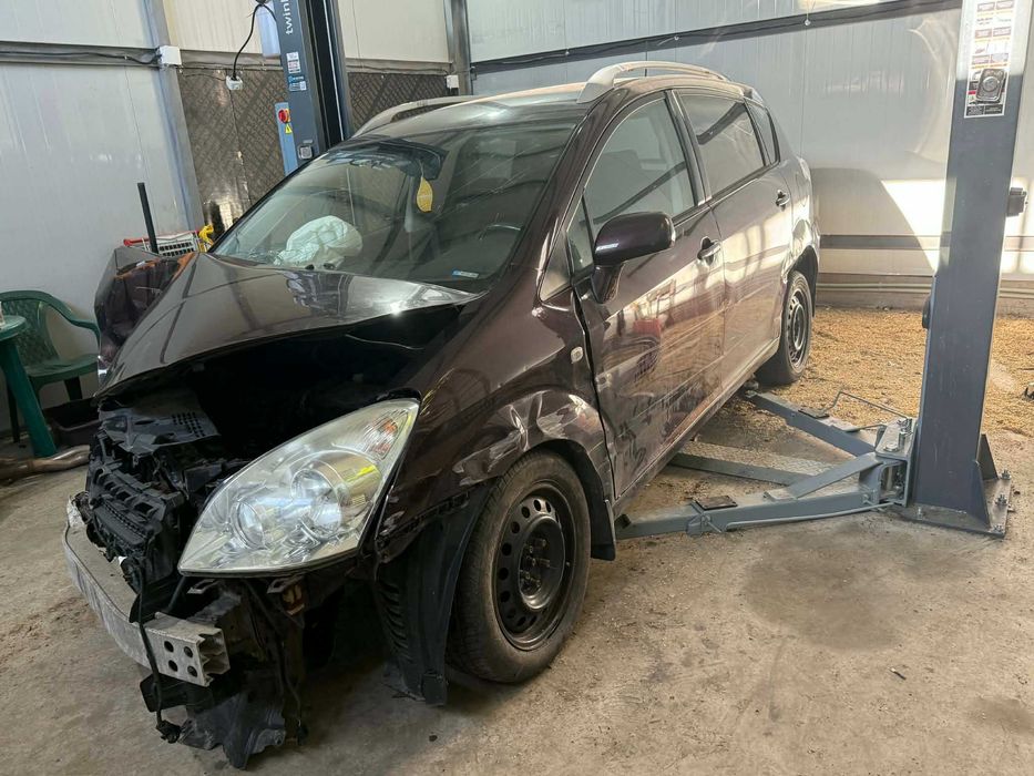 НА ЧАСТИ Toyota Corolla Verso 1.6 VVTI 110кс ръчка  2008г фейслифт