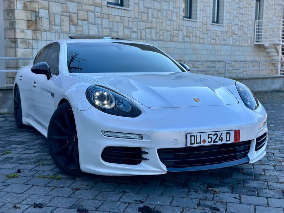 PORSCHE Panamera