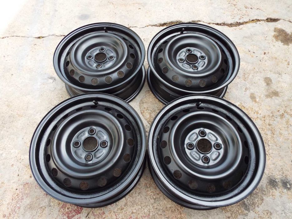 Vand 4 jante tabla pe 15" pentru toyota yaris,corola,aygo,hyundai i20 pret  600ron toate4
