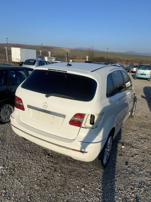 Мерцедес Mercedes B200 на части