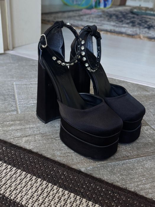 Вечерние туфли  Versace на каблуке