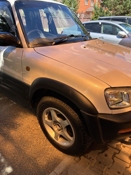 Продам Toyota Rav4
