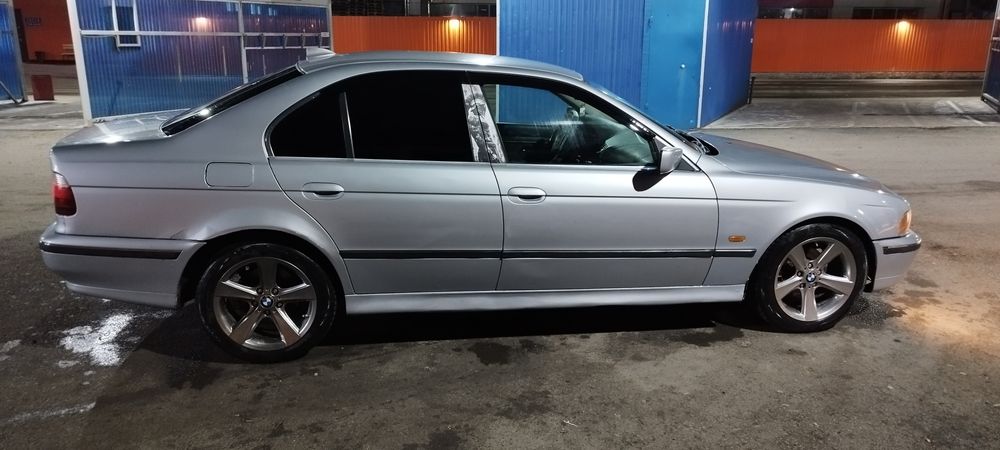 Продам БМВ е39  каждый день езду