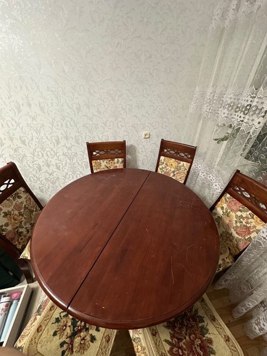 Стол со стульями