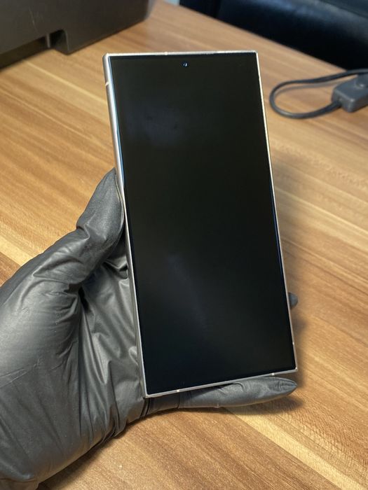 Samsung Galaxy S24 Ultra • 256 GB • Titanium Gray