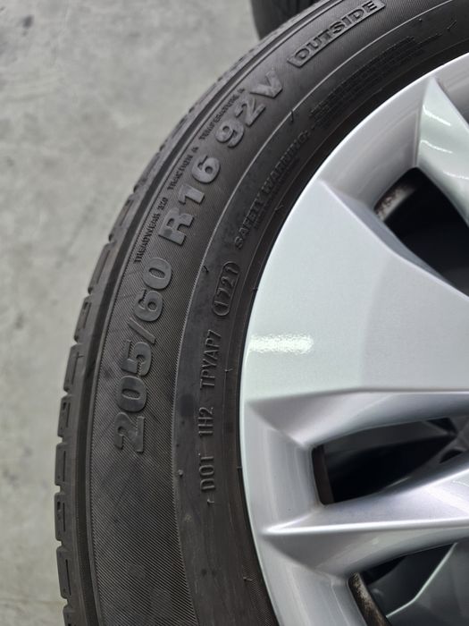 4 Броя 205/60/16 Kumho 2x6mm 2x5mm