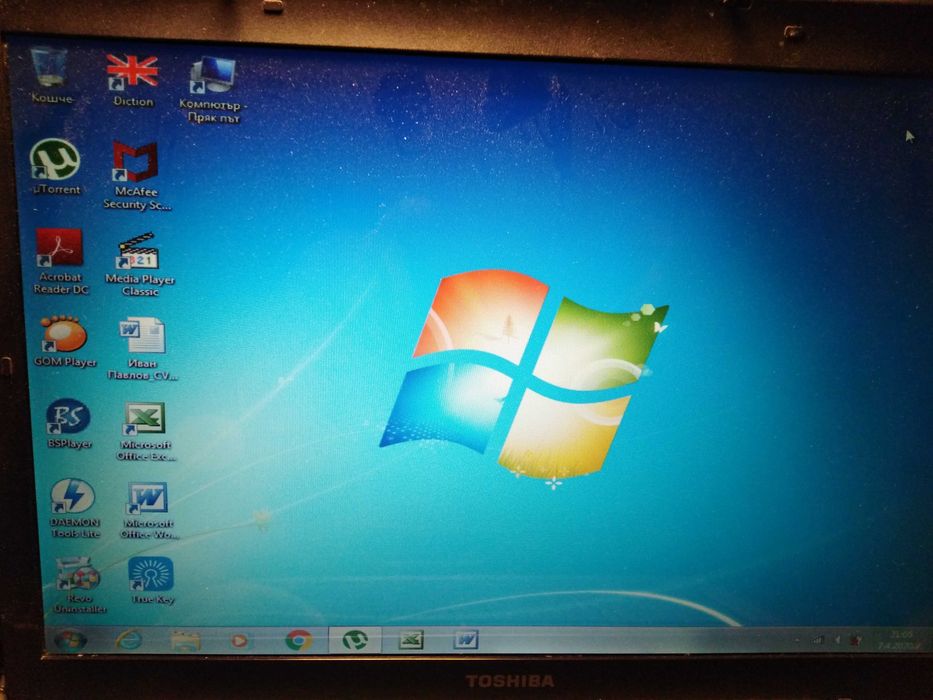 Продавам лаптоп Тошиба