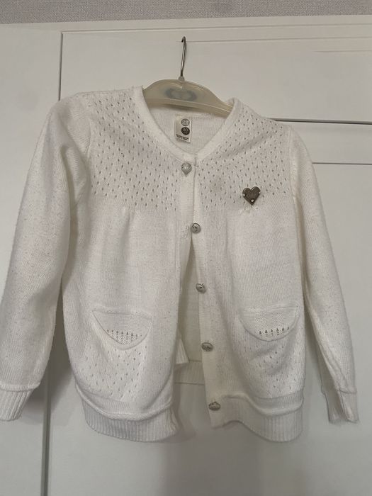 Продаются платья, кофты на девочку