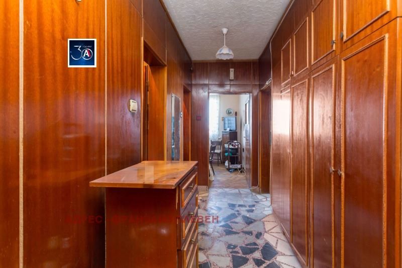 Продава се Тристаен апартамент в Плевен, 9-ти квартал - 105 кв.м за 1239 €/кв.м - Снимка #7