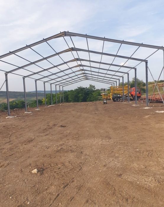 Vând structură metalică