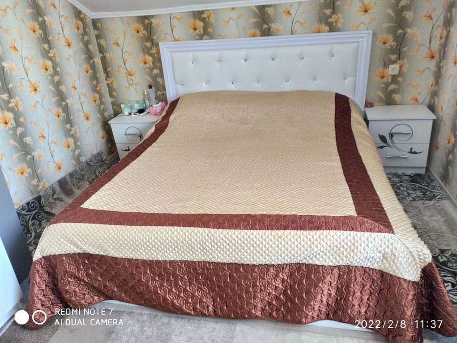 Продам  два покрывало на кровать