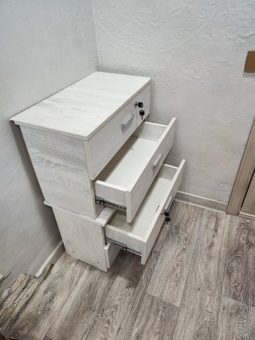 Продам 2 тумбочки