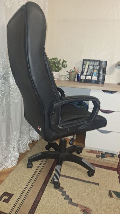 Кресло офисное .