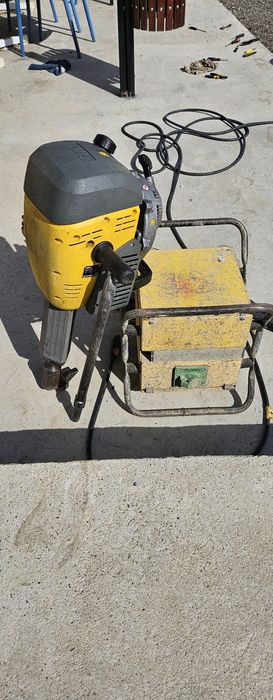 Pikamer profesional benzina wacker neuson  plus vibrator beton 2 iesir