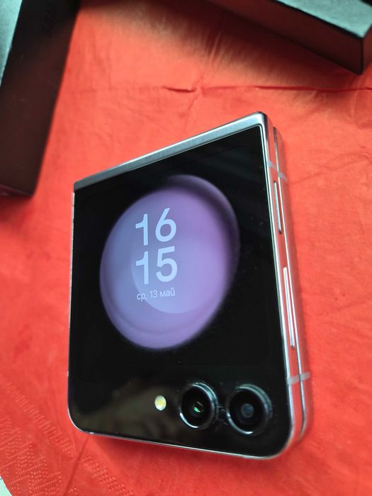 Телефон Samsung Flip 5