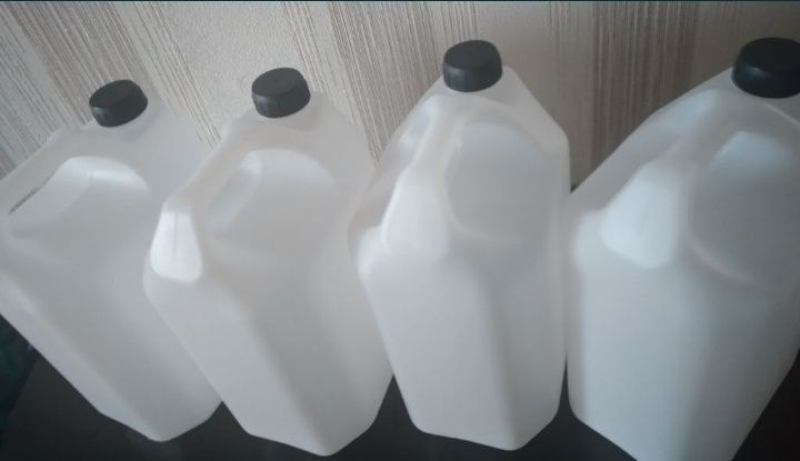 Продам  12  штук   5  литровые