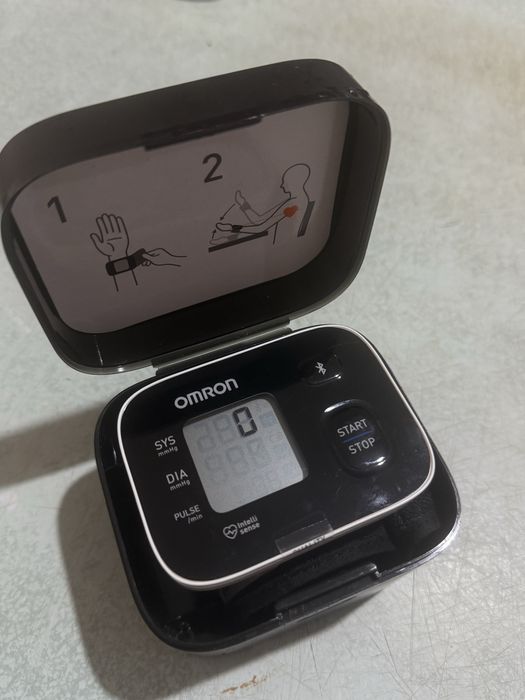 Тонометр Omron/Омрон на запястье