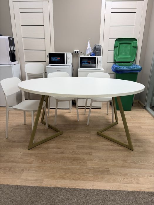 стол для дома или в любое помещение