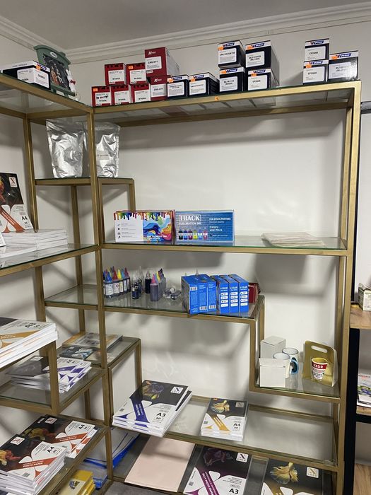 Продаем стиллажи витринный