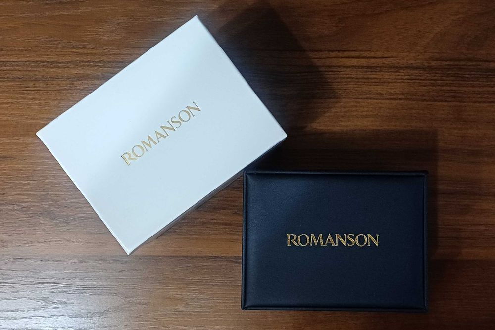 Пустые фирменные коробки от бренда часов Romanson