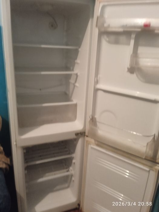 Холодильник SAMSUNG.