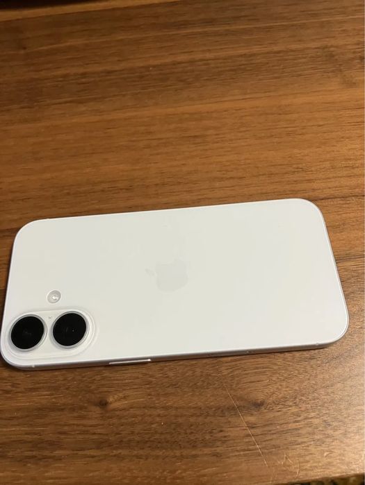 Айфон 16 почти новыи