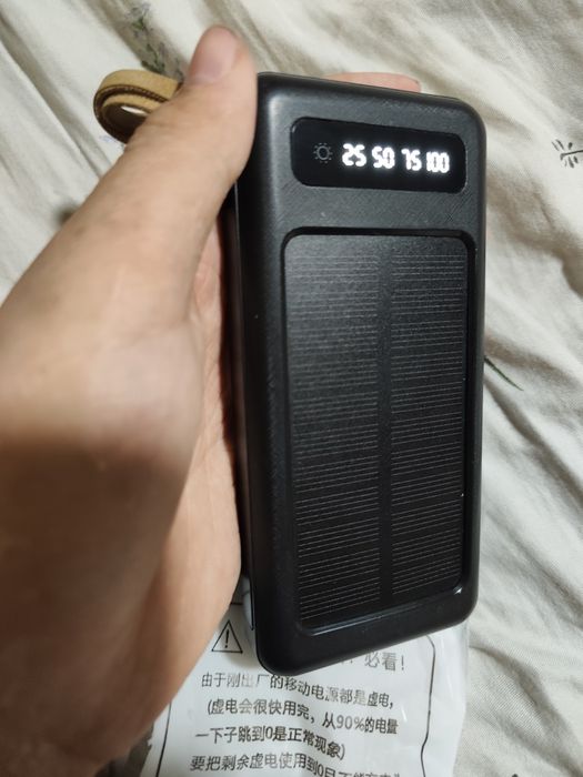 Продам повербанк на 20.000mah в хорошем состоянии.