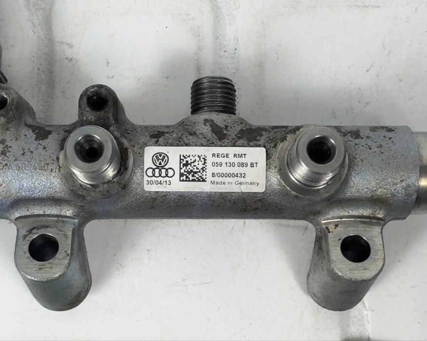 Горивен рейл AUDI 059130089BT 05A906051