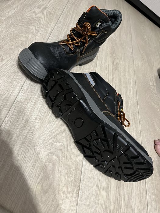 Продам ботинки мужские