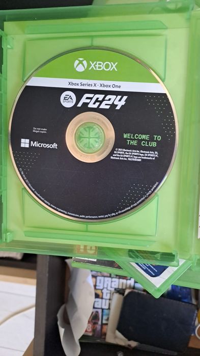 Vănd ea fc 24 pentru varianta Xbox one/xbox series x, jucat doar de 2 ori, mai am și mortal kombat 11