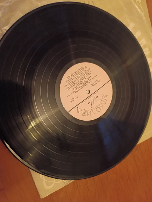 Виниловая пластинка Александр Вертинский,в отличном состоянии