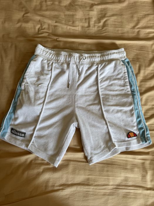 Продавам мъжки екип на Ellesse!