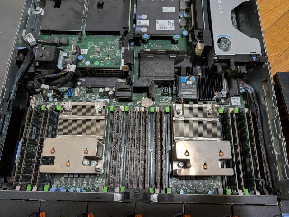 Server Dell PowerEdge R730xd 2x Xeon 2697v3 fără memorie RAM