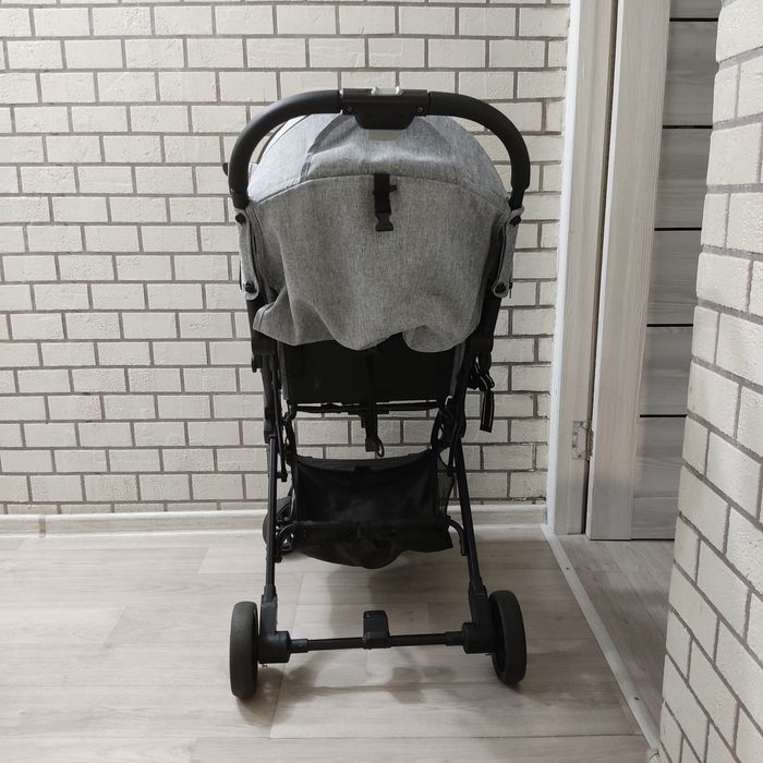 Продам прогулочную коляску