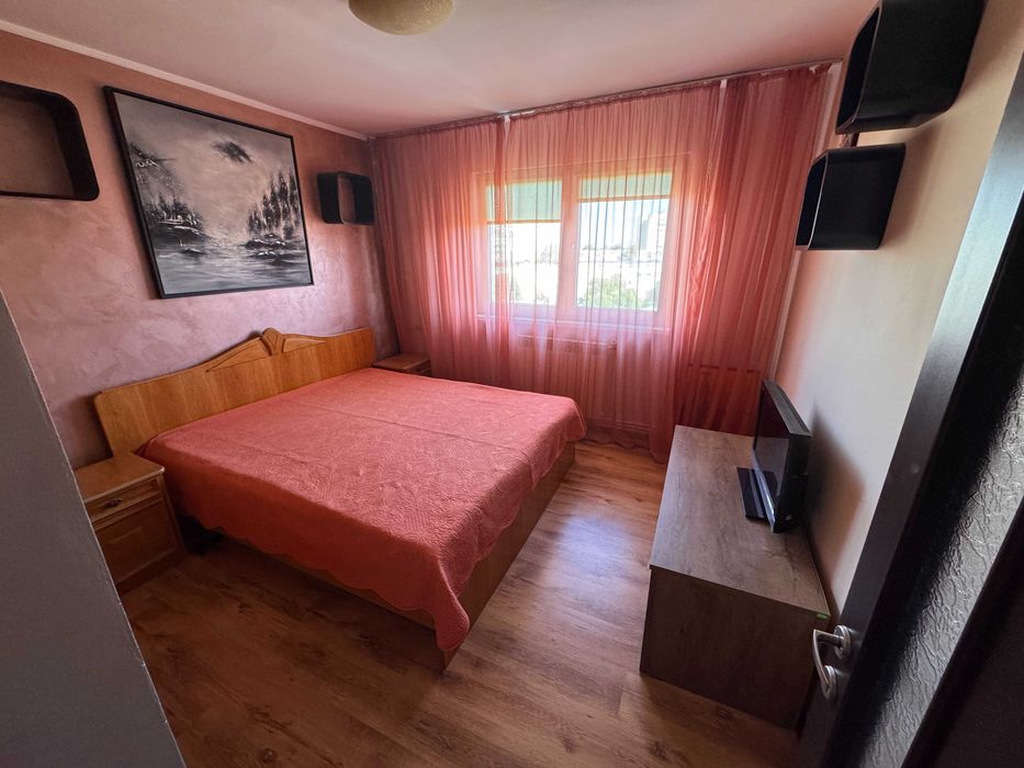 inchiriez apartament doua camere decomandat