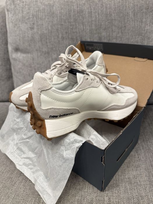 Чисто нови NEW BALANCE 327 с торбичка от Buzz