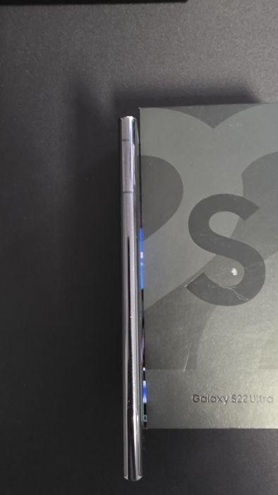 Продавам Samsung S22 Ultra 256