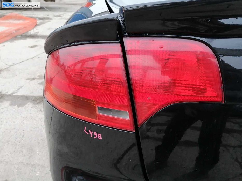 Soclu Suport Bec Becuri de la Stop Lampa Tripla Stanga de pe Capota Portbagaj Audi A4 B7 Berlina Sedan 2005 - 2008