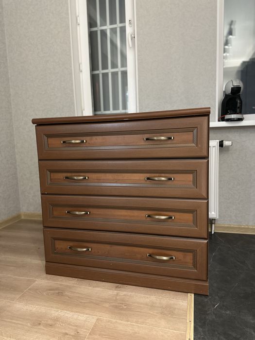 Продам комод , добротное дерево , очень красивый