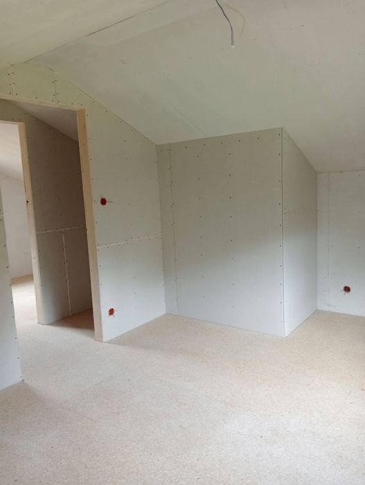 Vand case pe structura metalica din panouri sandwich termoizolante